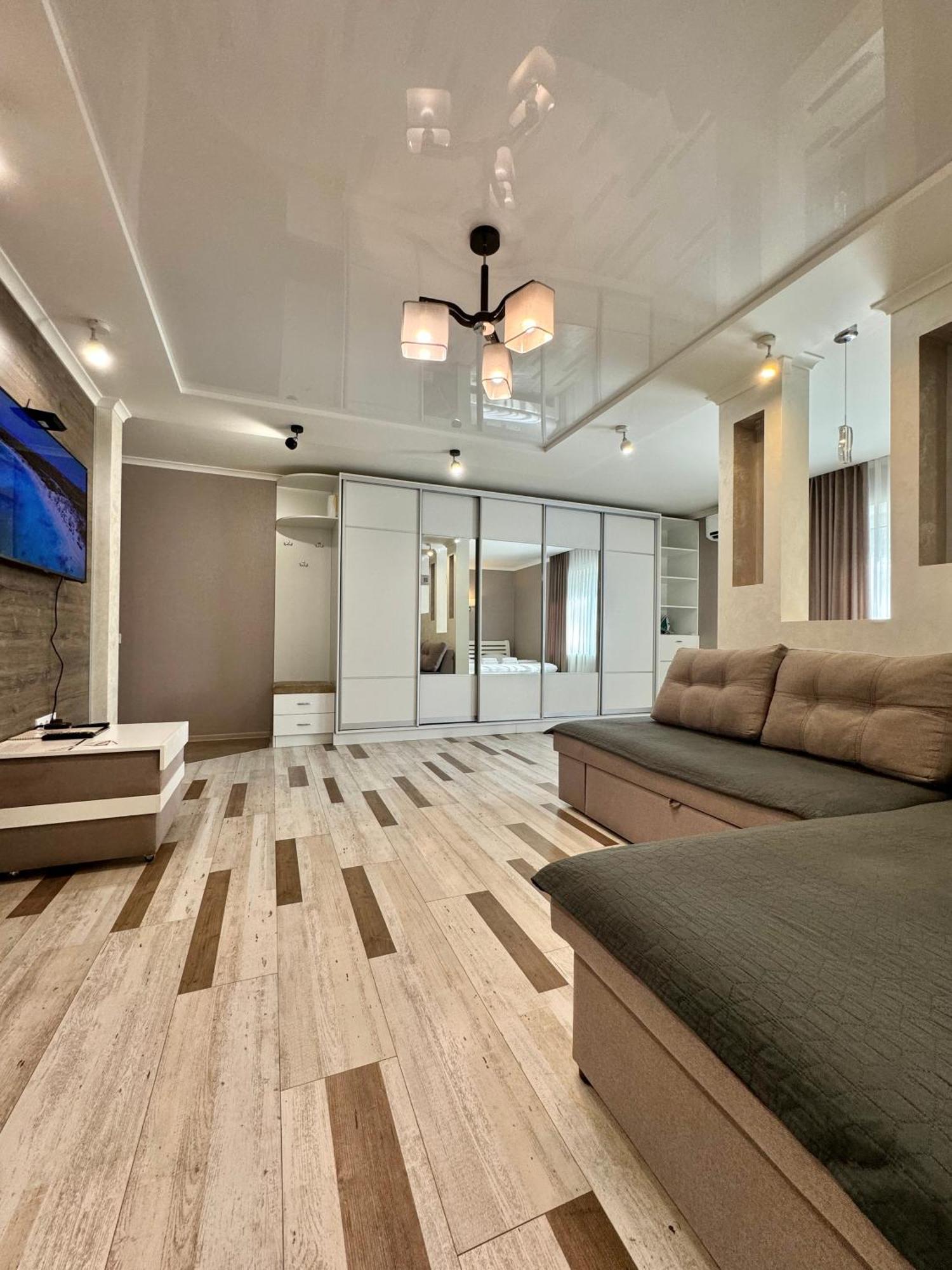 Apartpoltava Розкішна Студія З Кутовою Ванною, 1-Й Будинок Біля Корпусного Парку, Панорамний Балкон Екстериор снимка